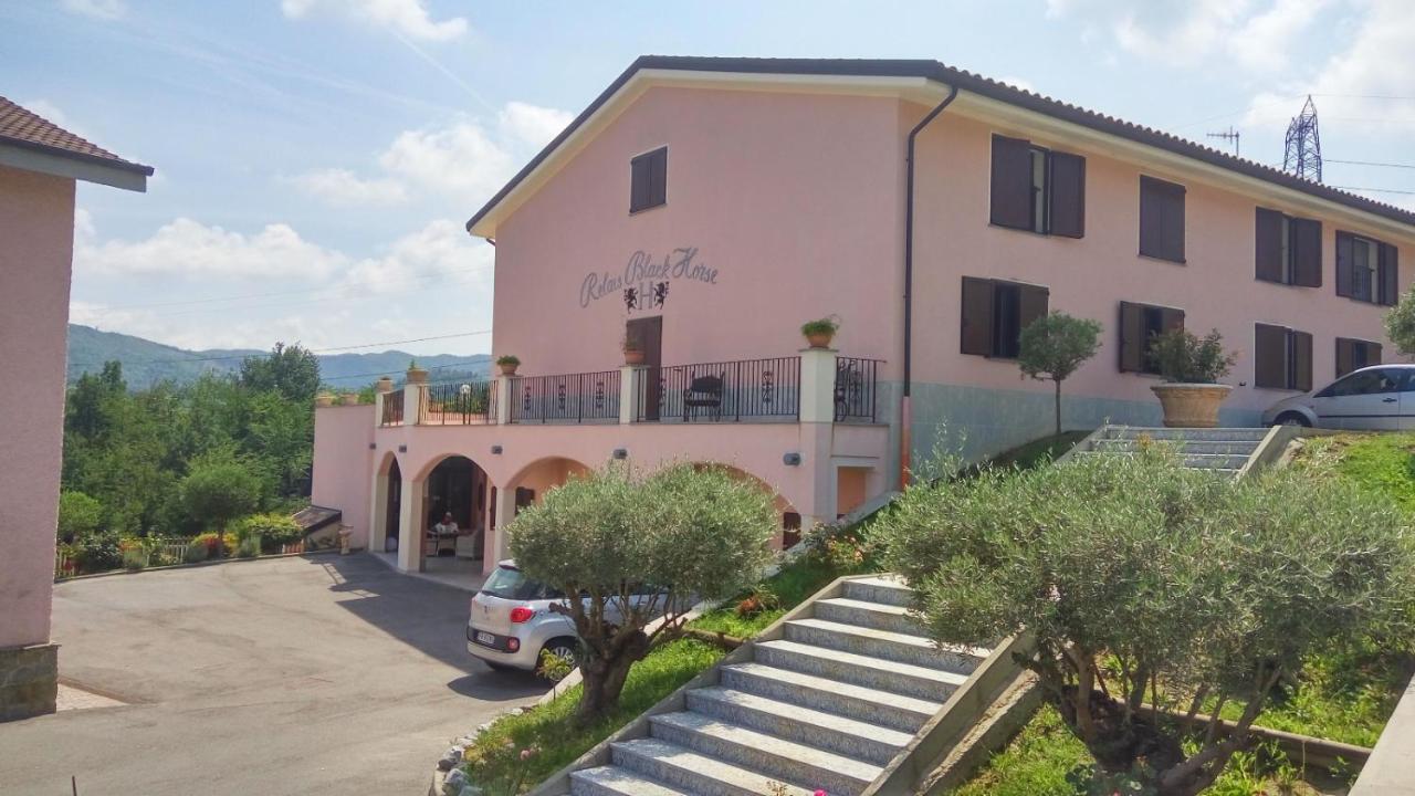 Relais Black Horse Millesimo Extérieur photo
