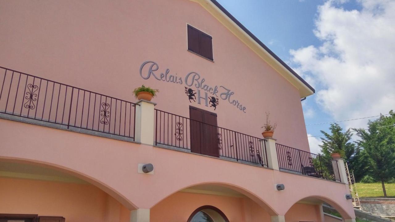 Relais Black Horse Millesimo Extérieur photo