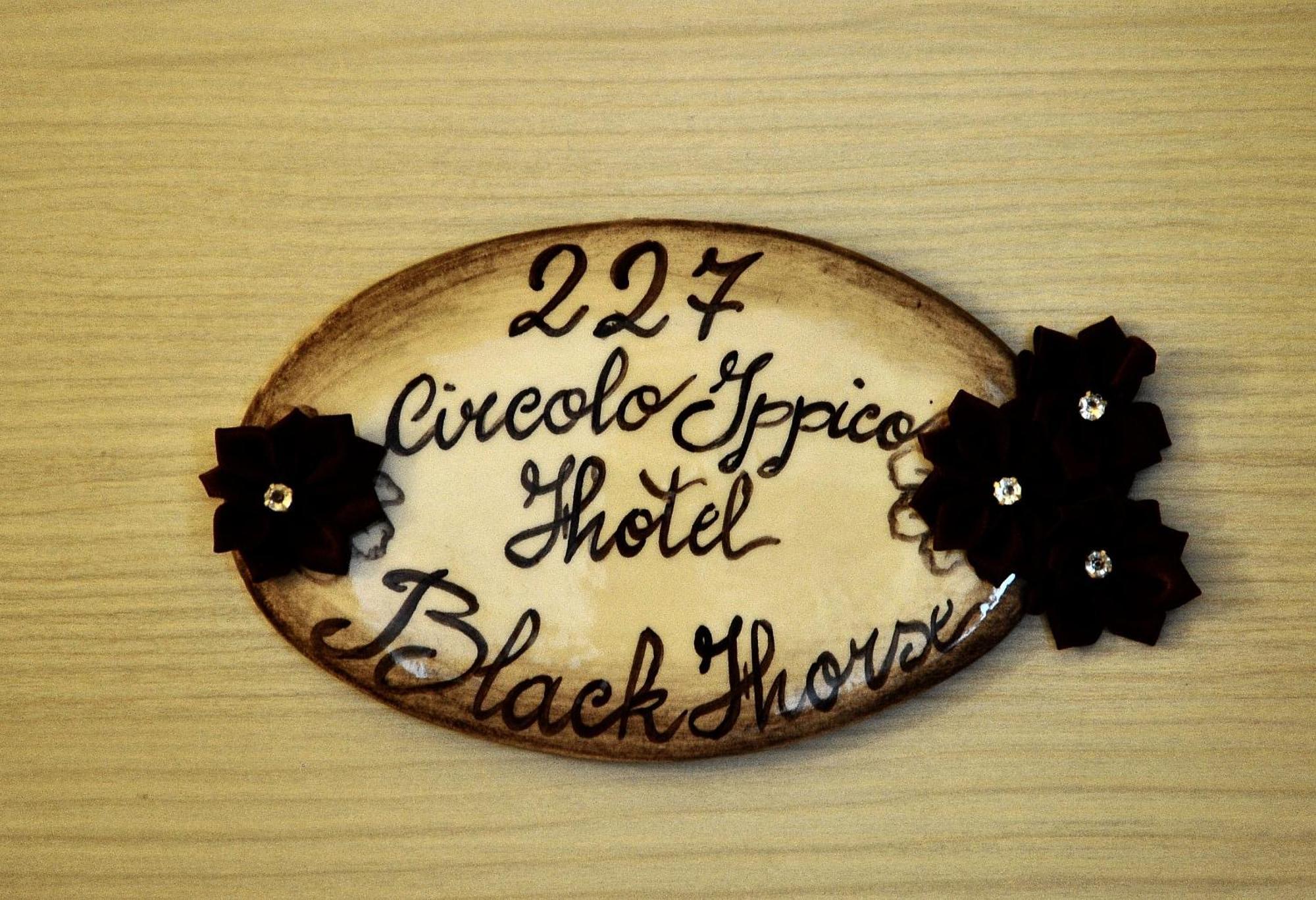 Relais Black Horse Millesimo Chambre photo